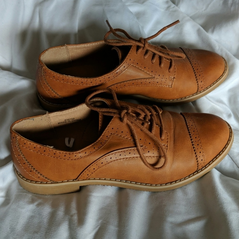 Gap womens wingtip shoes